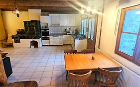 Rustikale Und Grosszuegige Ferienwohnung